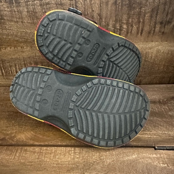 Crocs | Kids Harry Potter Gryffindor Classic Clog - Picture 5 of 7